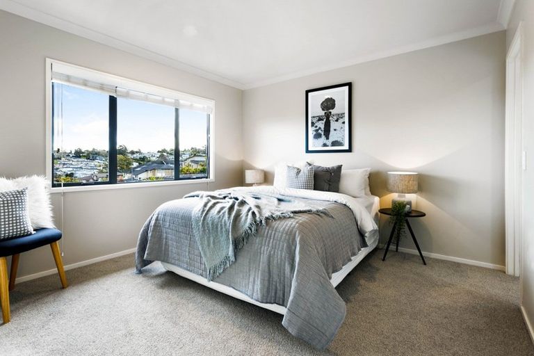 Photo of property in 40 Rising Parade, Fairview Heights, Auckland, 0632
