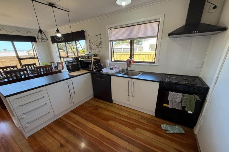 Photo of property in 15 Cornfoot Street, Castlecliff, Whanganui, 4501