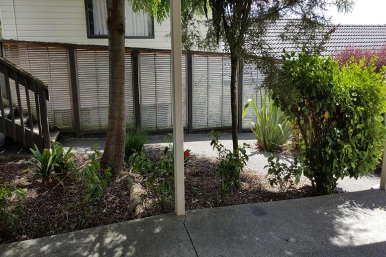Photo of property in 8c Schnapper Rock Road, Schnapper Rock, Auckland, 0632