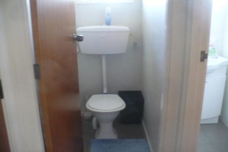 Photo of property in 1b/2 Divich Avenue, Te Atatu South, Auckland, 0610