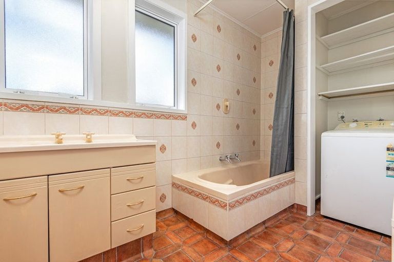 Photo of property in 18 Acacia Street, Kelvin Grove, Palmerston North, 4414