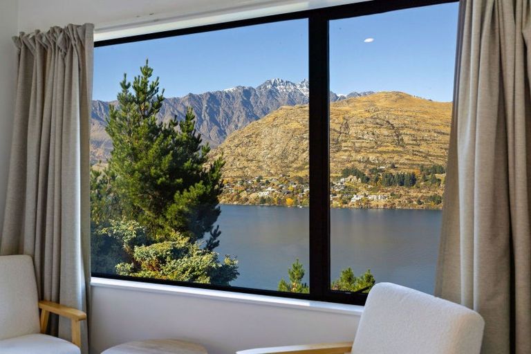Photo of property in 22 Golden Terrace, Queenstown, 9300