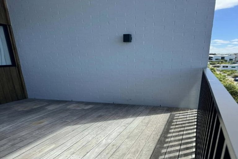 Photo of property in 12/1 Genevieve Lane, Hobsonville, Auckland, 0616