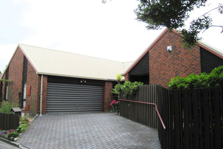 Photo of property in 2/8 Cricklewood Place, Avonhead, Christchurch, 8042
