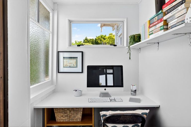 Photo of property in 12 Guys Hill Road, Hospital Hill, Napier, 4110