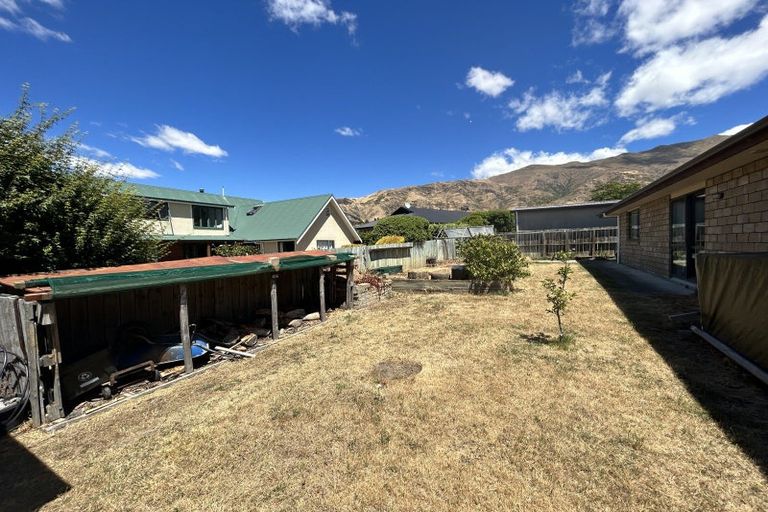 Photo of property in 33 Meadowstone Drive, Wanaka, 9305