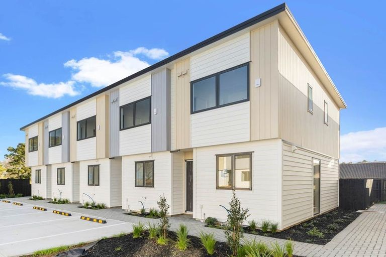 Photo of property in 101 Botany Road, Botany Downs, Auckland, 2010