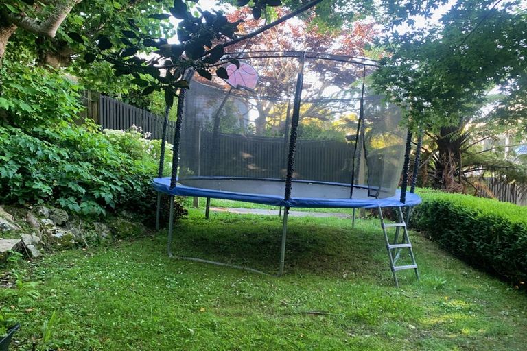 Photo of property in 9 Homewood Crescent, Karori, Wellington, 6012