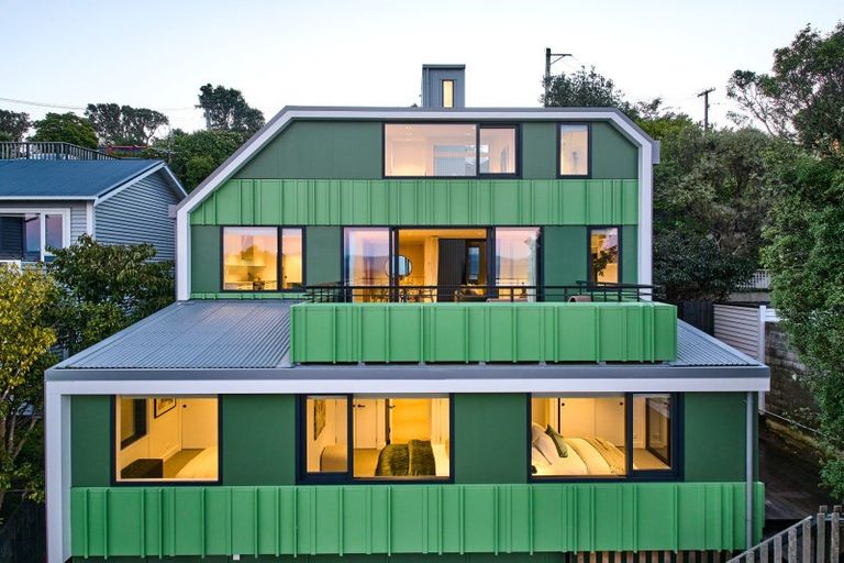 Photo of property in 21 Seaview Terrace, Northland, Wellington, 6012