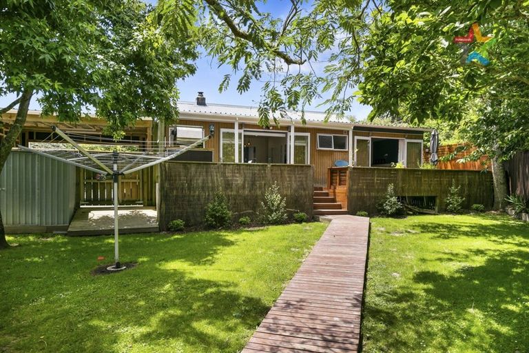 Photo of property in 22 Homedale Road, Wainuiomata, Lower Hutt, 5014