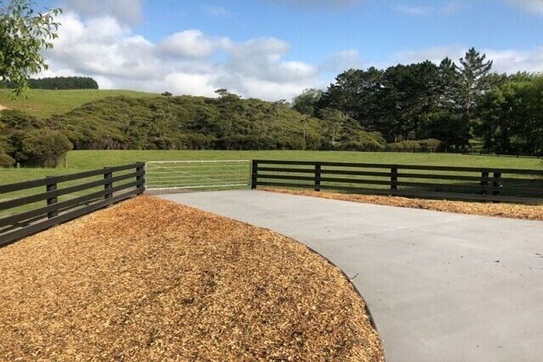 Photo of property in 728 Peak Road, Helensville, 0875