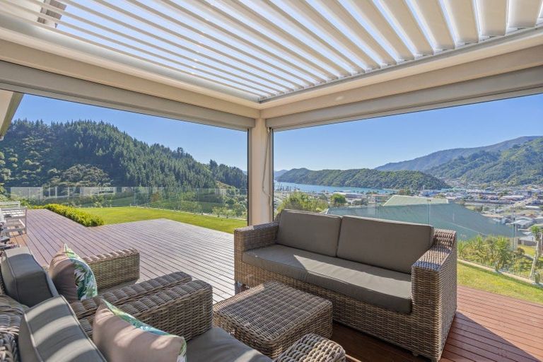 Photo of property in 16 Harbour View Heights, Picton, 7220