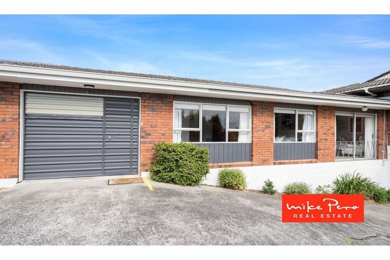 Photo of property in 2/41 Mason Street, New Lynn, Auckland, 0600
