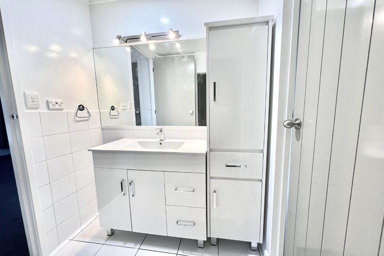 Photo of property in 329 Great South Road, Papakura, 2110