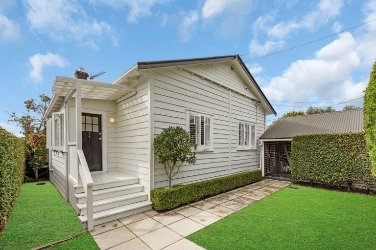 Photo of property in 1/10 Merani Street, Narrow Neck, Auckland, 0622