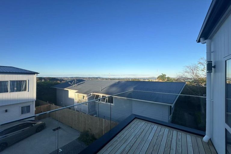 Photo of property in 1d Keegan Drive, Massey, Auckland, 0614