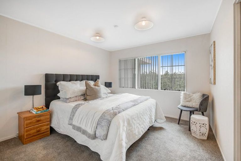 Photo of property in 12 Godwin Court, Unsworth Heights, Auckland, 0632