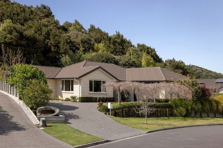 Photo of property in 16 Ellesmere Close, Pyes Pa, Tauranga, 3112