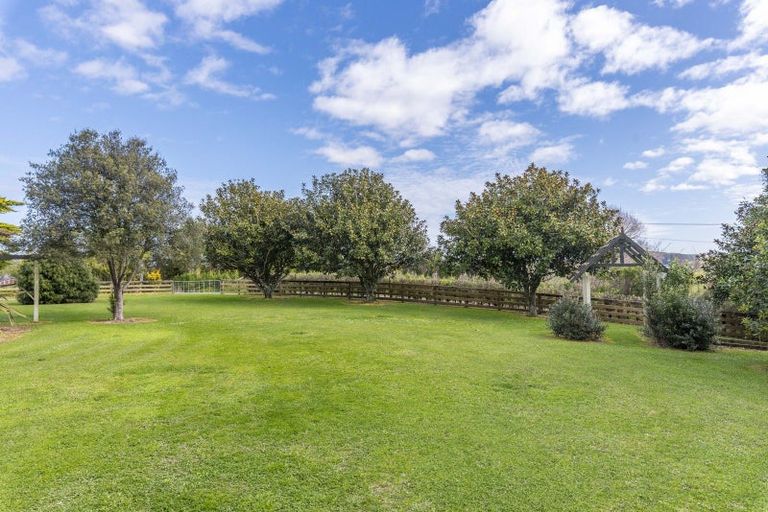 Photo of property in 244 Kawiu Road, Levin, 5510