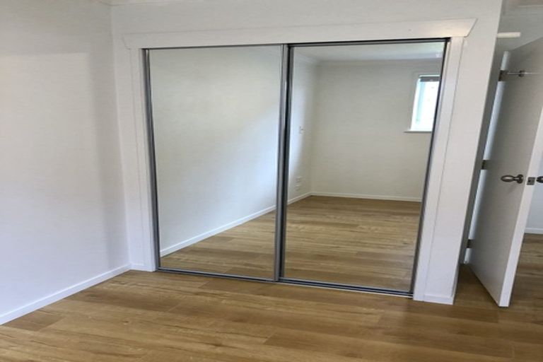 Photo of property in 1/90 Pupuke Road, Hillcrest, Auckland, 0627