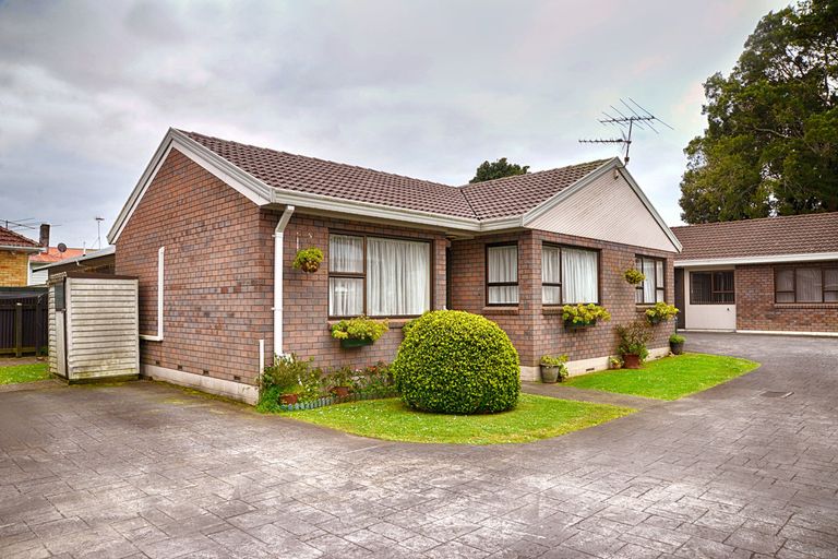 Photo of property in 2/34 Great South Road, Papakura, 2110
