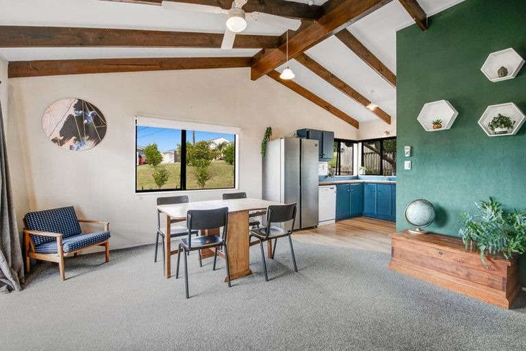 Photo of property in 22 Moffat Road, Red Beach, 0932