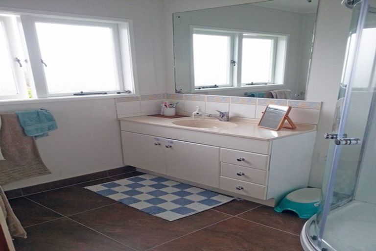 Photo of property in 82 Harrington Road, Henderson, Auckland, 0610