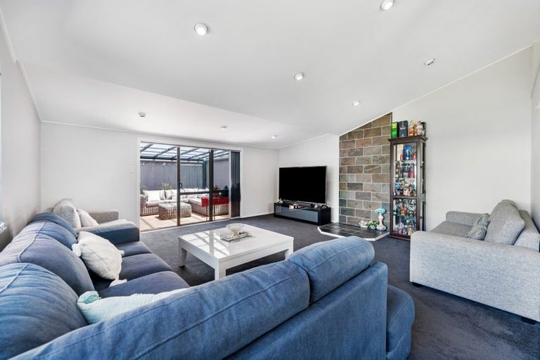 Photo of property in 92 Harrington Road, Henderson, Auckland, 0610