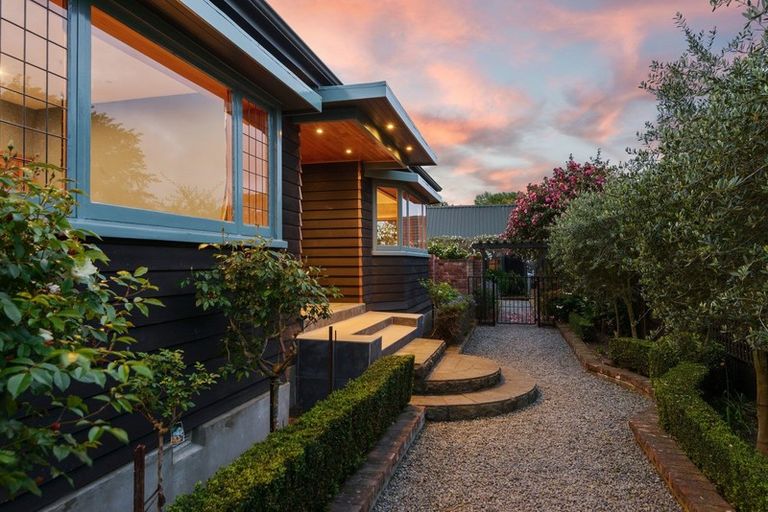 Photo of property in 4 Claxton Place, Saint Martins, Christchurch, 8022