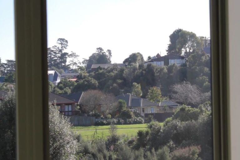 Photo of property in 2/42 Headcorn Place, Botany Downs, Auckland, 2010