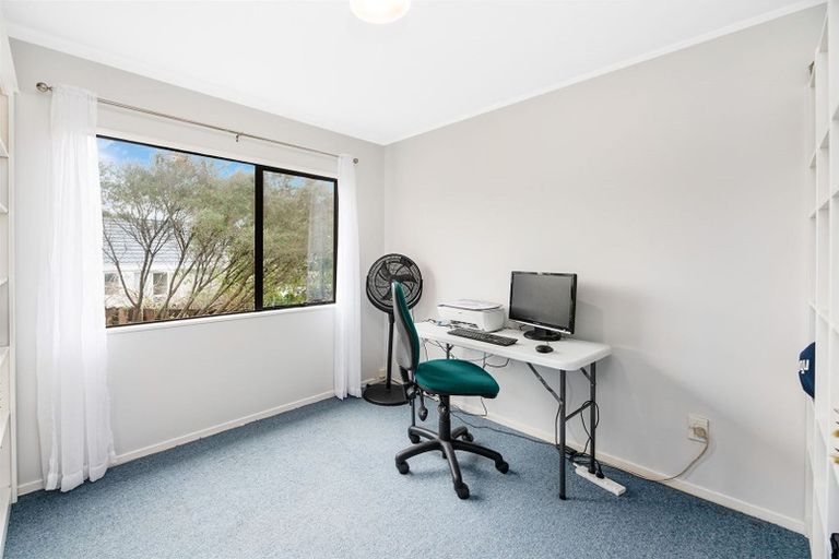 Photo of property in 20 Hassan Drive, Massey, Auckland, 0614