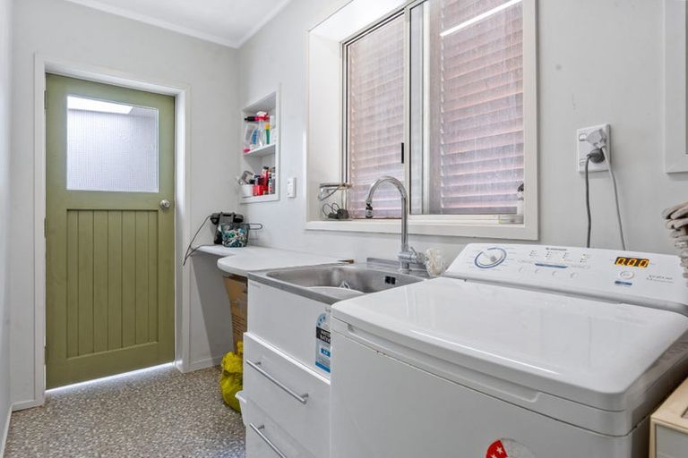 Photo of property in 22 Tiri Road, Milford, Auckland, 0620