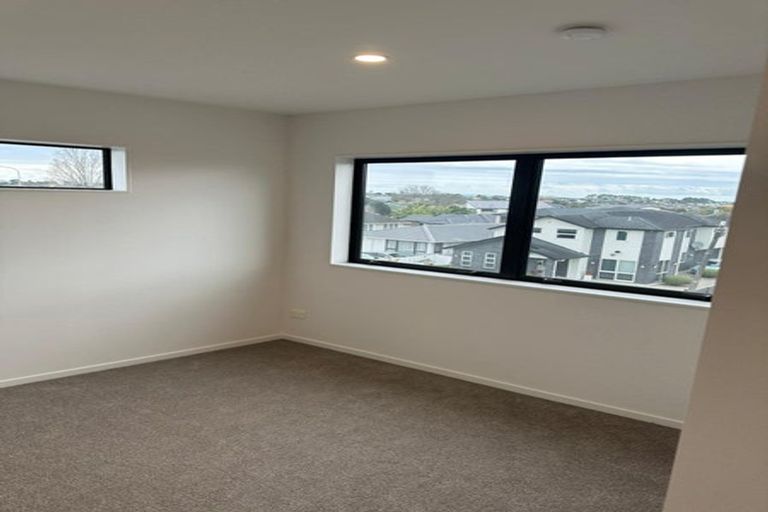 Photo of property in 723a Massey Road, Mangere, Auckland, 2022