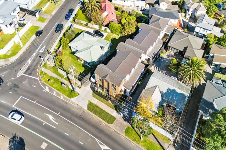 Photo of property in 136d Forrest Hill Road, Forrest Hill, Auckland, 0620