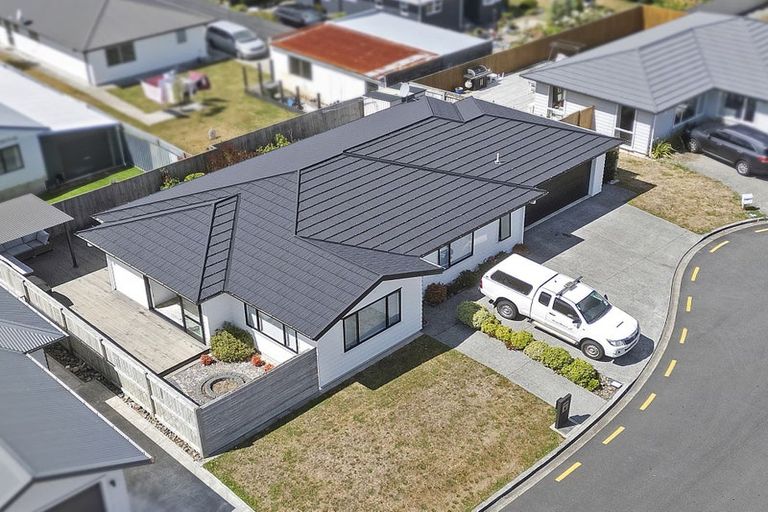 Photo of property in 11 Poulson Grove, Trentham, Upper Hutt, 5018
