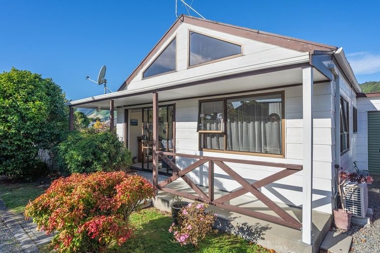 Photo of property in 32a Belvedere Avenue, Waikanae, 5036