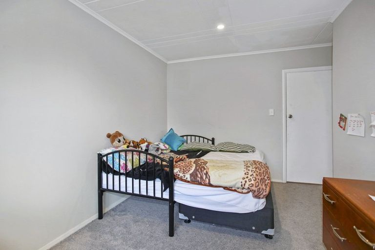 Photo of property in 52 Churchill Avenue, Manurewa, Auckland, 2102