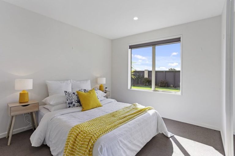 Photo of property in 1 Glen Kerran Close, Broomfield, Christchurch, 8042