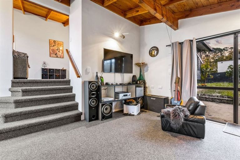 Photo of property in 13 Moxham Grove, Massey, Auckland, 0614