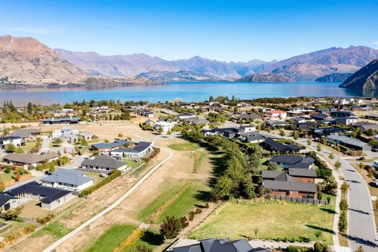 Photo of property in 44 Minaret Ridge, Wanaka, 9305