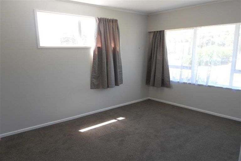 Photo of property in 10f2 Petherick Crescent, Johnsonville, Wellington, 6037