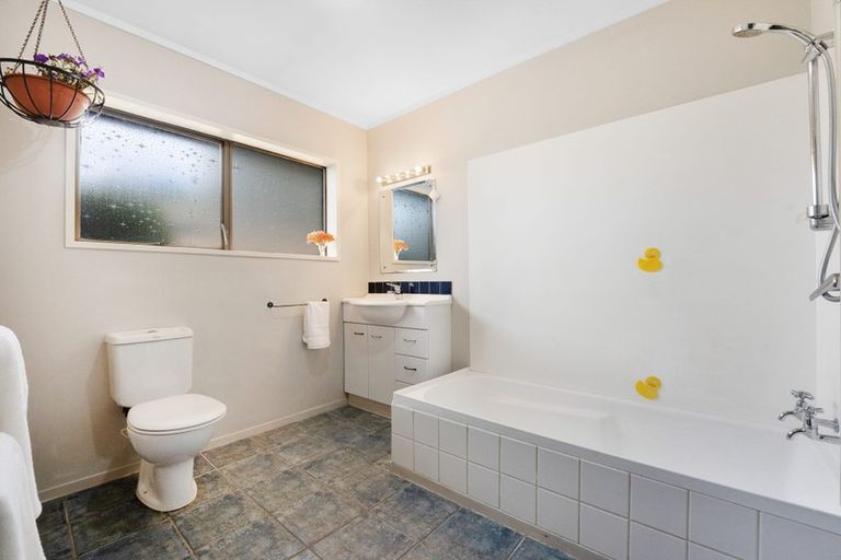 Photo of property in 3 Revell Court, Pukekohe, 2120
