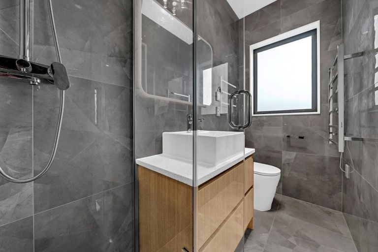 Photo of property in 28 Korowhiti Road, Clarks Beach, 2122