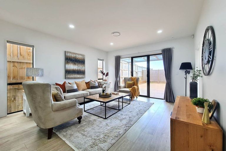 Photo of property in 4 Frontier Lane, Flat Bush, Auckland, 2019
