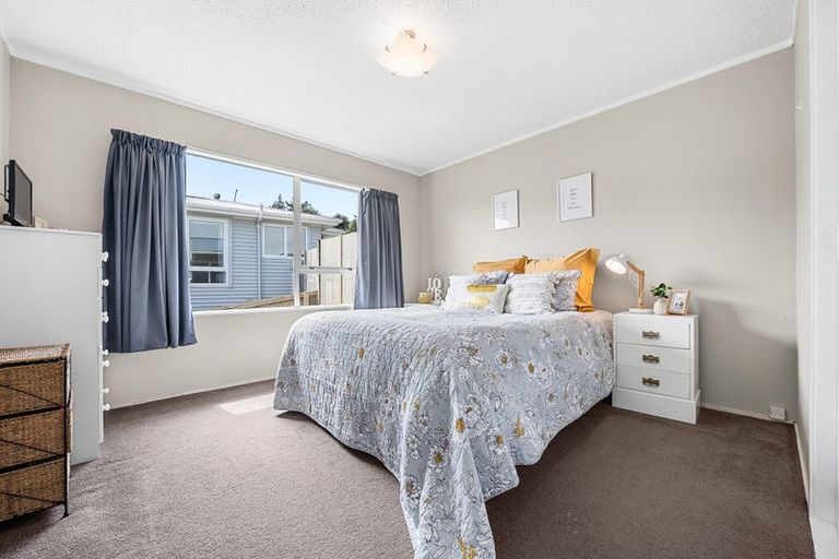 Photo of property in 16 Kaitangata Crescent, Kelson, Lower Hutt, 5010