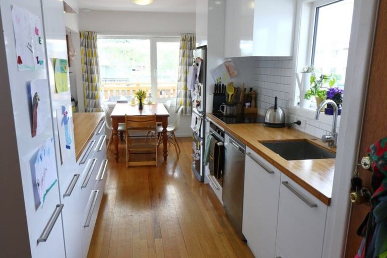 Photo of property in 8 Durham Street, Te Atatu Peninsula, Auckland, 0610