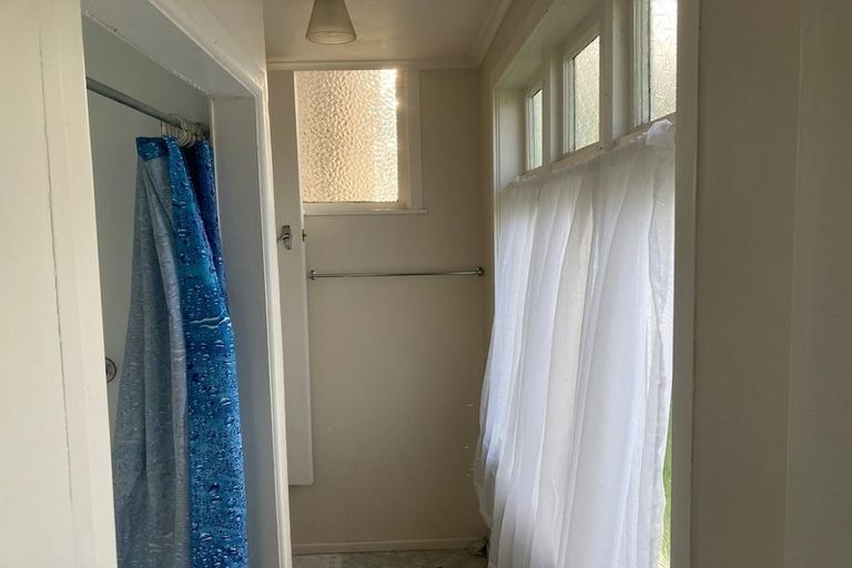 Photo of property in 87 Queens Drive, Lyall Bay, Wellington, 6022