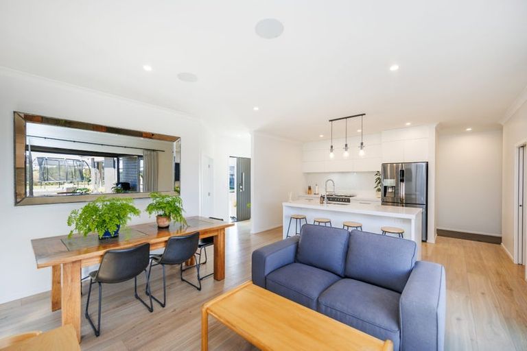 Photo of property in 29 Sardinia Grove, Fitzherbert, Palmerston North, 4410