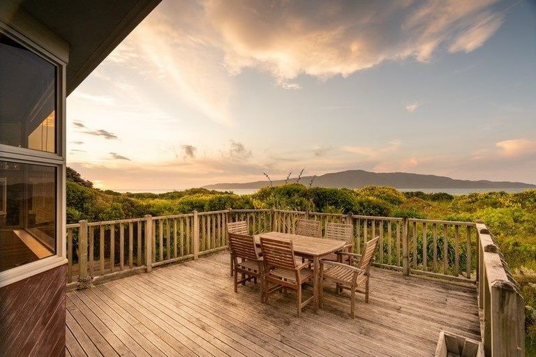 Photo of property in 1 Ngapotiki Street, Paraparaumu Beach, Paraparaumu, 5032