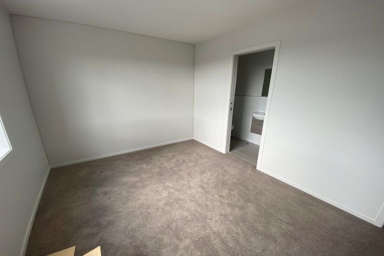 Photo of property in 6 Folkes Lane, New Lynn, Auckland, 0600